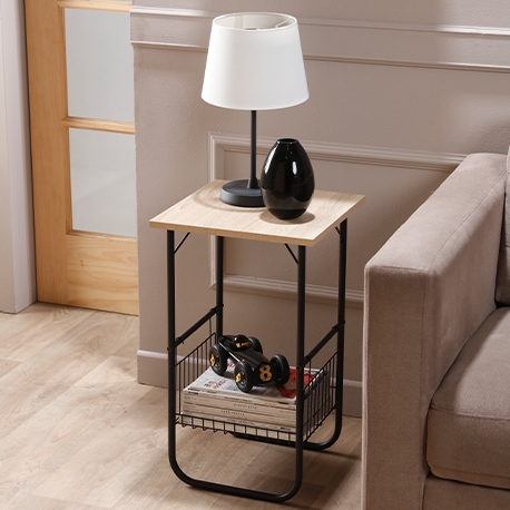 Mesa auxiliar armable con 1 canasta y entrepaño de madera - Imagen 1