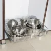 La Canasta Classic para Mueble Bajo módulo 70 cm de Rejiplas es la solución ideal para optimizar el almacenamiento en cocina y mantener tus ollas, sartenes y utensilios siempre organizados y al alcance