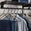 Amplía la capacidad de almacenamiento de tu clóset con el Tubo Colgadero de 50 cm Rejiplas, el complemento ideal para crear espacios funcionales donde colgar camisas, chaquetas, vestidos, pantalones y otras prendas