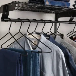 Amplía la capacidad de almacenamiento de tu clóset con el Tubo Colgadero de 50 cm Rejiplas, el complemento ideal para crear espacios funcionales donde colgar camisas, chaquetas, vestidos, pantalones y otras prendas