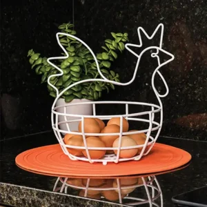 La Canasta Huevos Gallina de Rejiplas es una solución práctica y decorativa para almacenar y organizar los huevos en la cocina