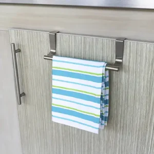 El Perchero toallero de 23 cm de Rejiplas, es útil para ser utilizado en puertas o cajones de 20 mm de espesor, te permite organizar fácilmente tus toallas o secadores de cocina.