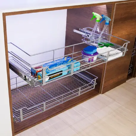 Aprovecha el espacio con la Canasta bajo pozuelo classic cierre lento módulo de 80 cm de Rejiplas. Tiene un cierre suave y controlado que cuida tus enseres y productos.